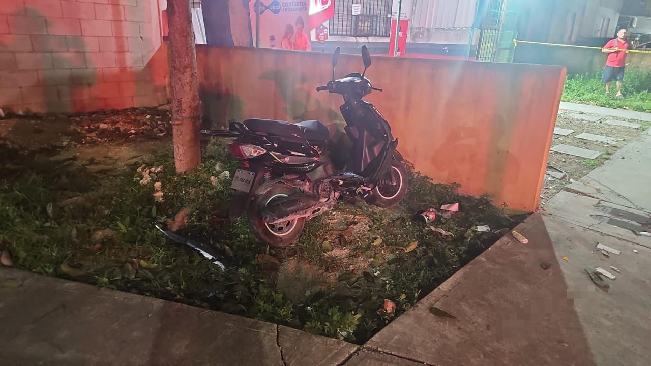 ¡Fatal accidente! Motociclista pierde la vida tras impactarse contra un auto en Paseos del Mar