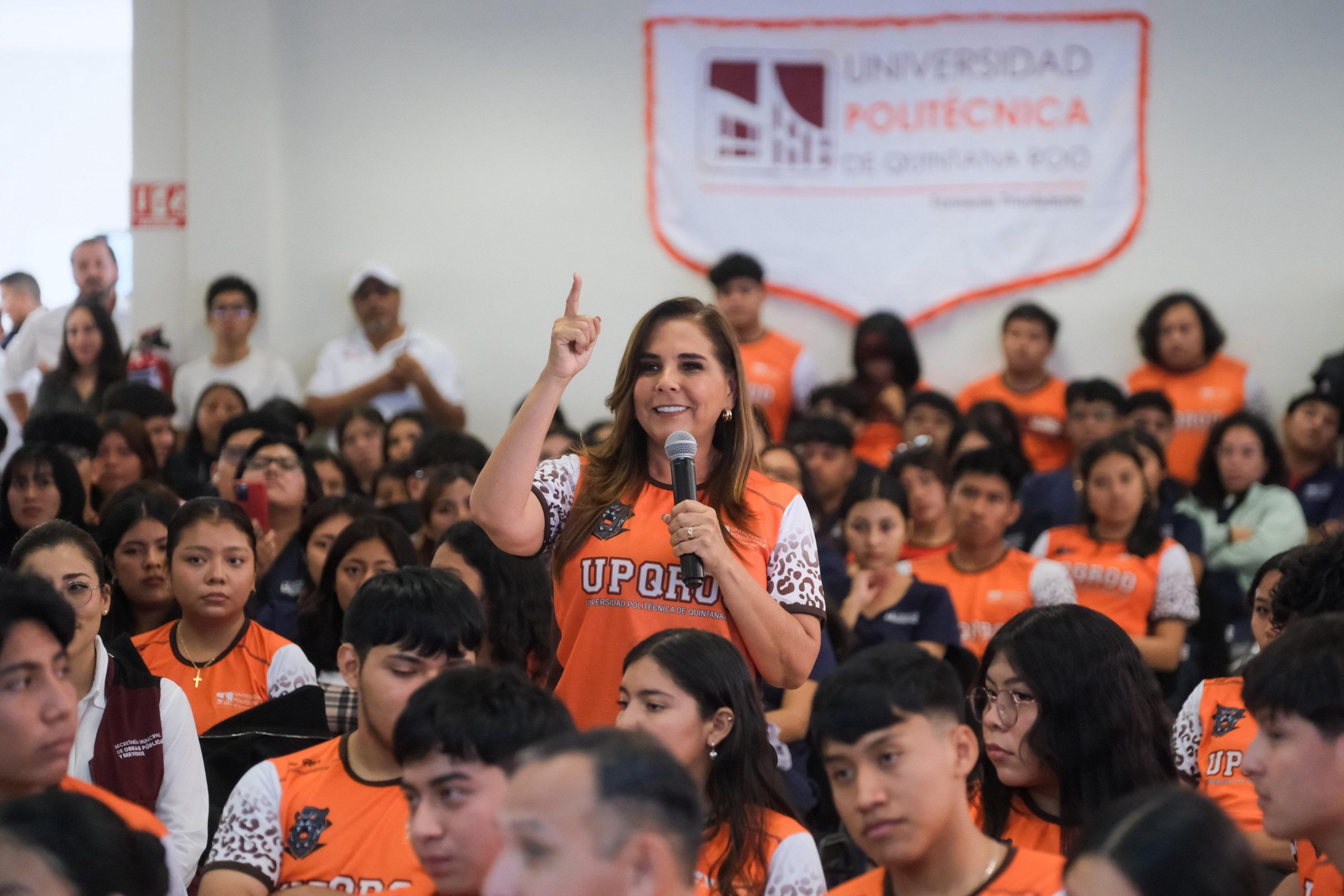 Mara Lezama entrega equipamiento a Universidad Politécnica de Quintana Roo, en beneficio de mil 760 estudiantes