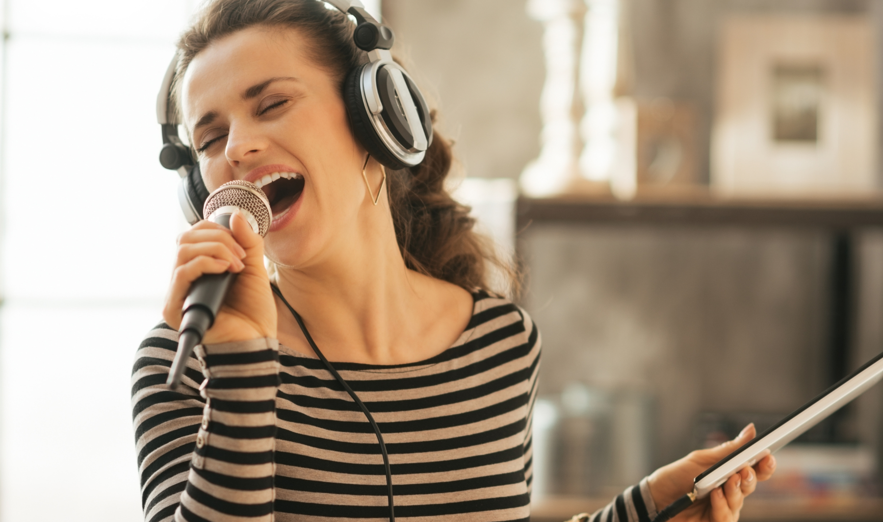 Beneficios de cantar para la salud física y emocional