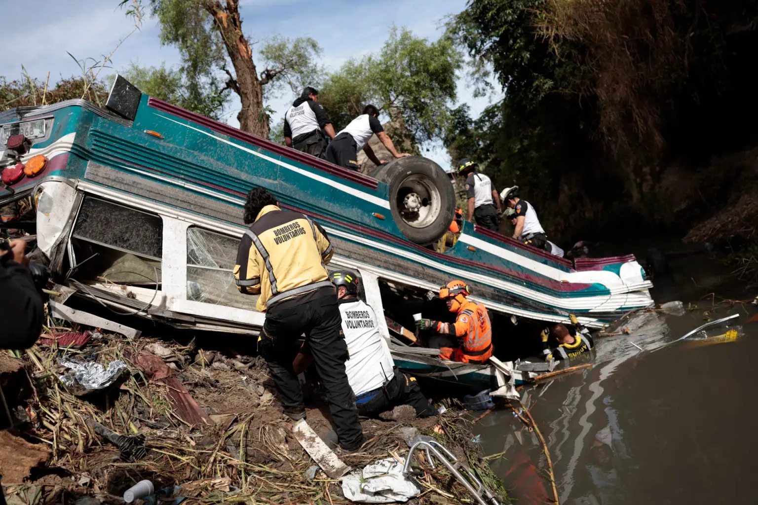 Luto Nacional en Guatemala: Accidente de autobús deja al menos 51 fallecidos