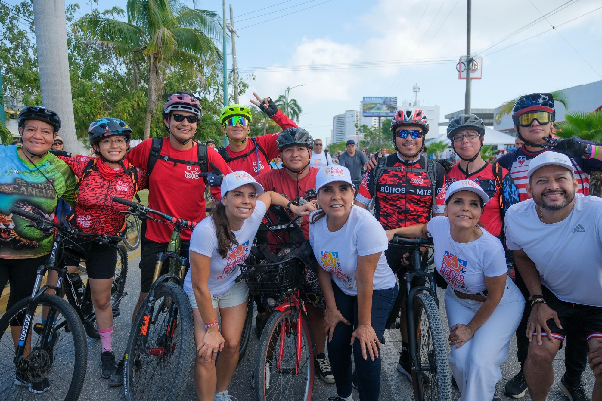 Encabeza Mara Lezama la segunda edición del “Paseo Cancunense” con participación ciudadana en avenidas de Cancún