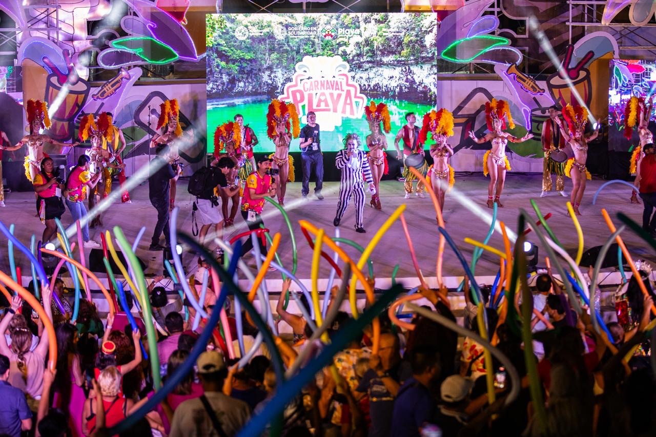 Vive Playa del Carmen su mejor momento con el “Carnaval del Pueblo”