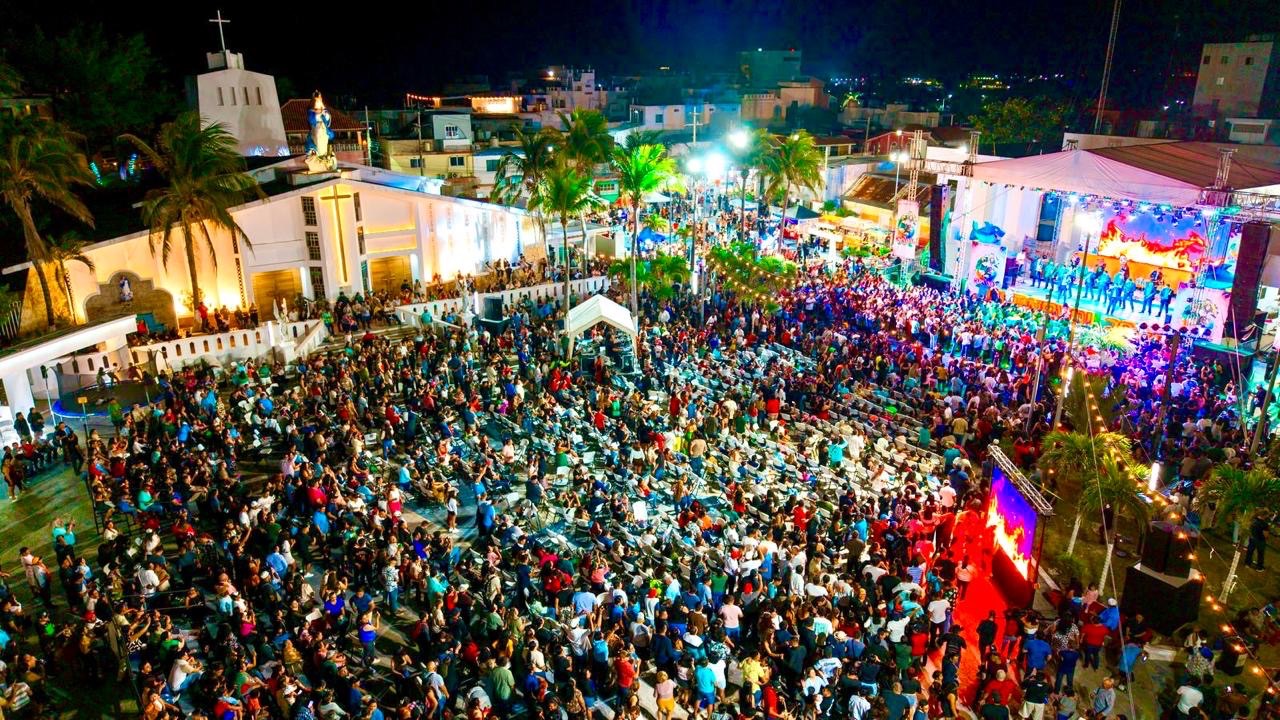 Disfrutan más de 6 mil personas la espectacular Gala de Coronación del Carnaval Isla Mujeres