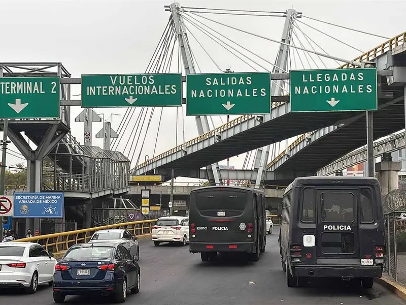 Maestros de la CNTE bloquean accesos en CDMX