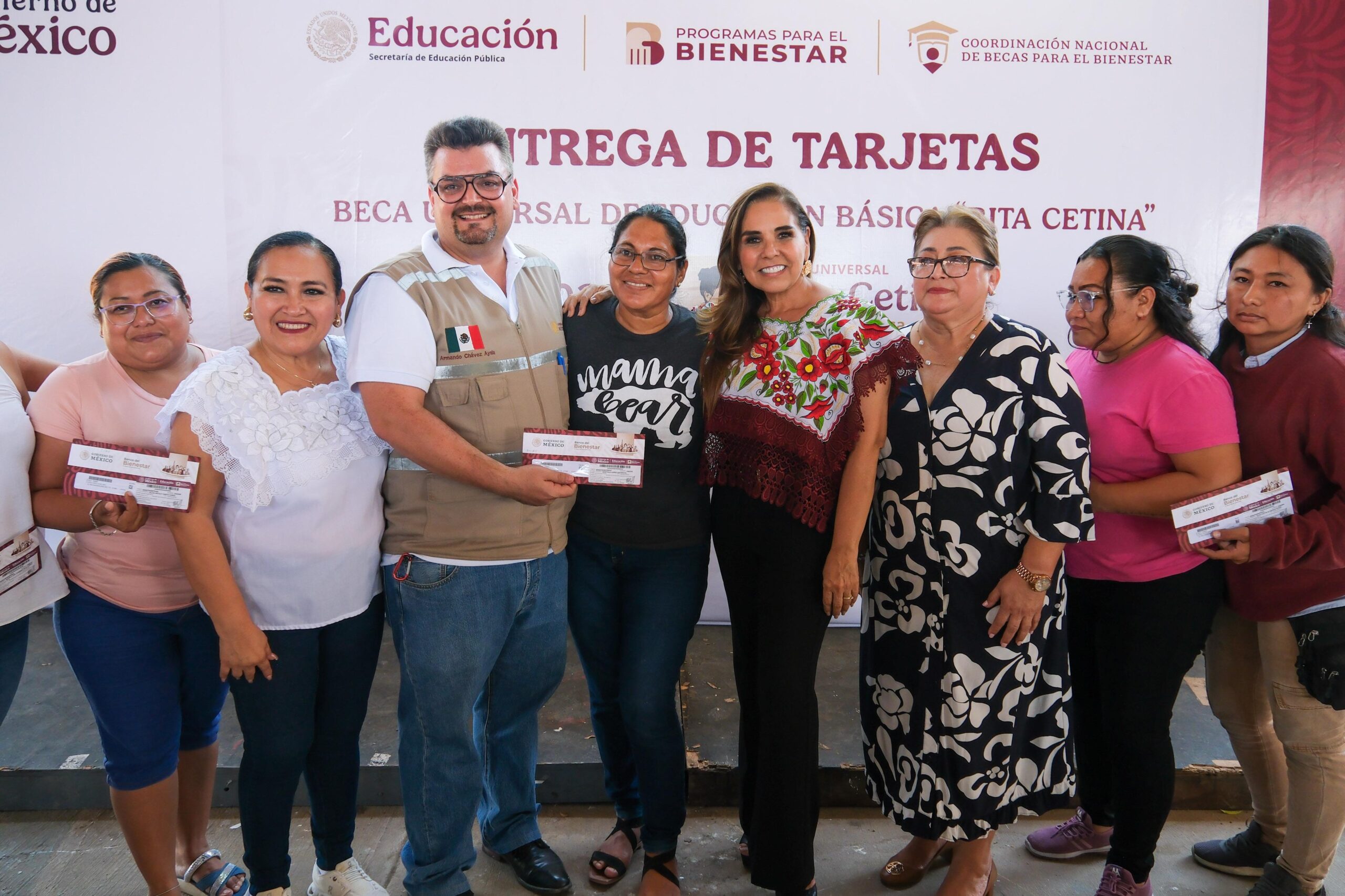 Encabeza Mara Lezama arranque de la entrega de tarjetas de las becas “Rita Cetina” a estudiantes de secundaria de Quintana Roo