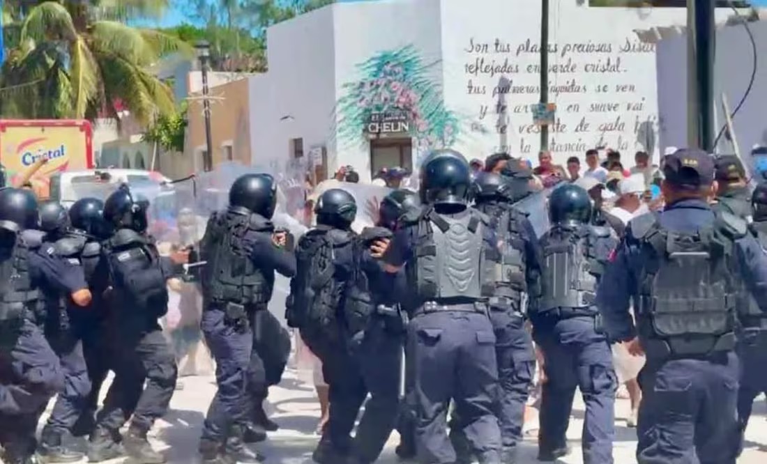 Enfrentamiento entre habitantes de Sisal, Yucatán, y policías