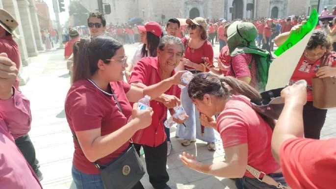 Dispersan protesta de docentes en Yucatán