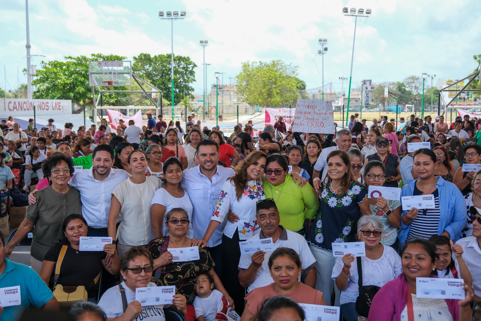 Encabeza Mara Lezama la distribución de 700 tarjetas y paquetes alimentarios del programa “Comemos Tod@s” en Benito Juárez