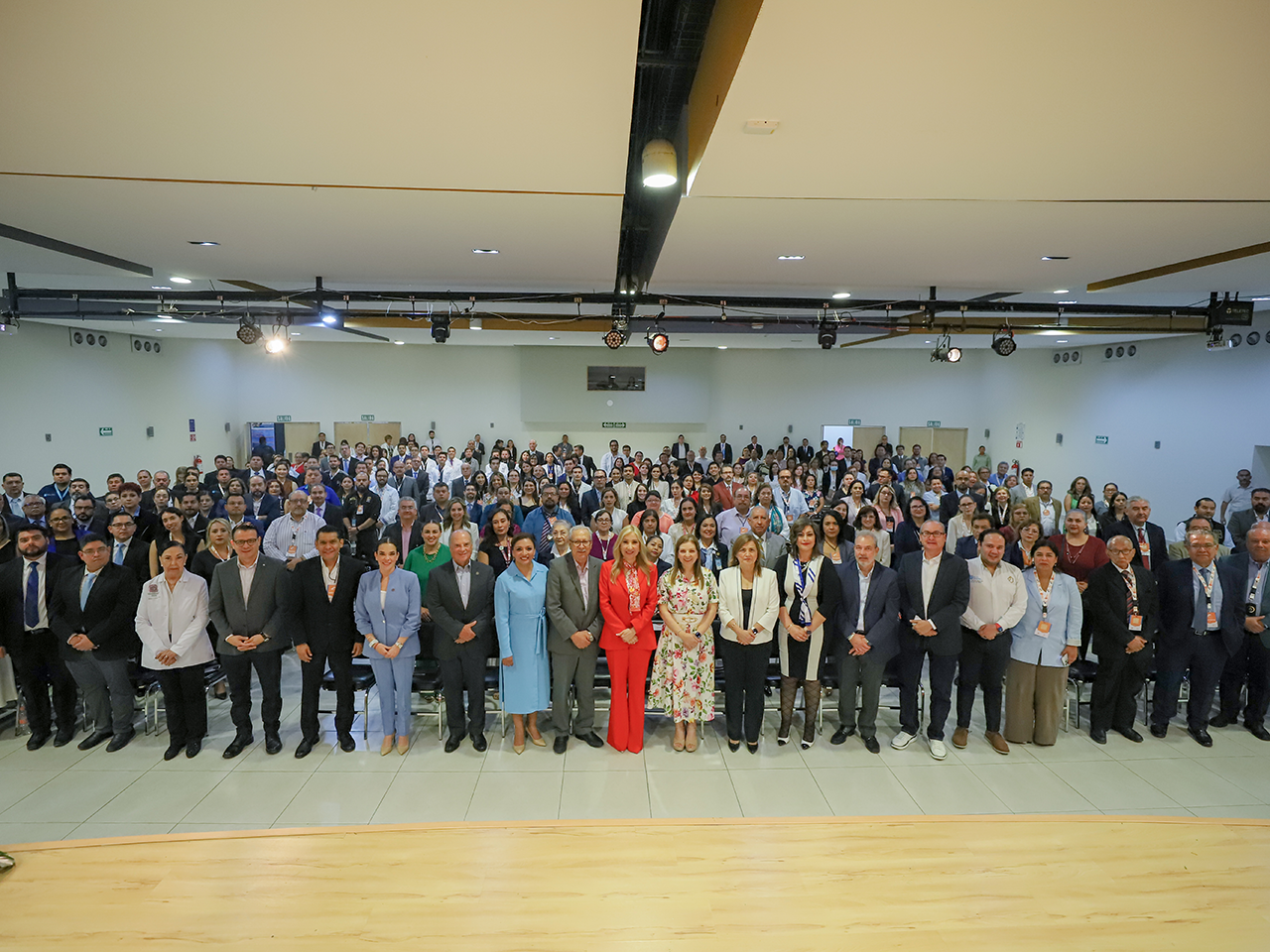 Celebran 40 años de Hospital Metropolitano
