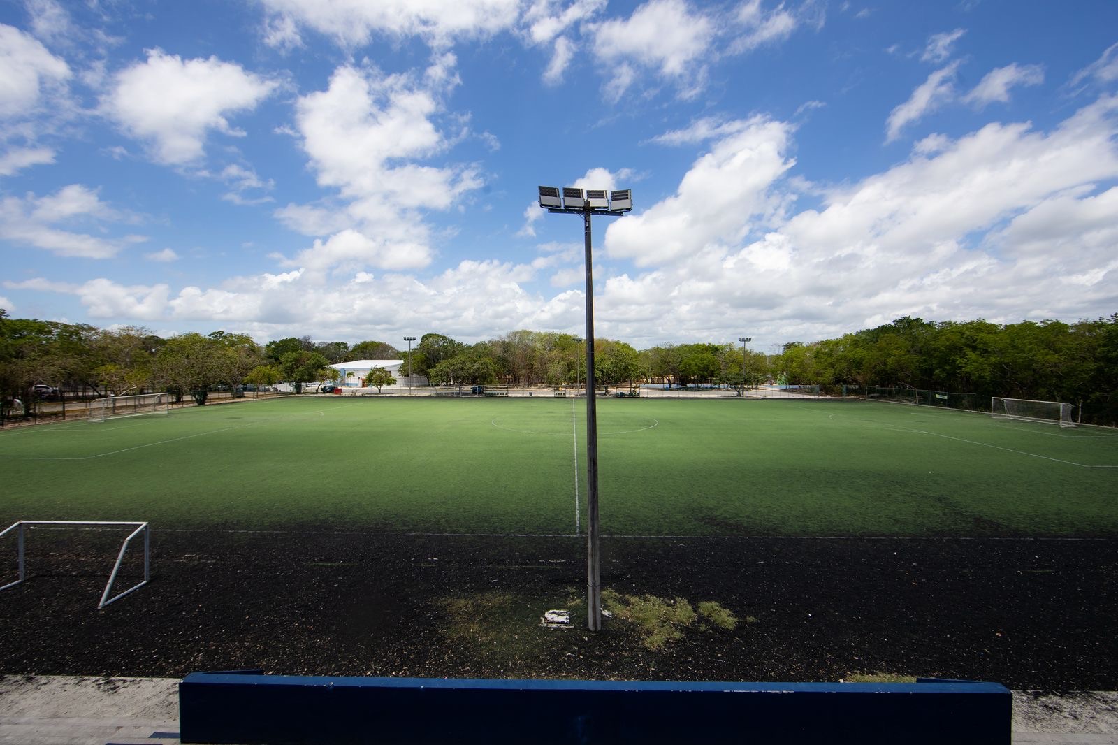 Estefanía Mercado hace historia, comienza rehabilitación total de 17 canchas de fútbol rápido y fútbol 7 del municipio
