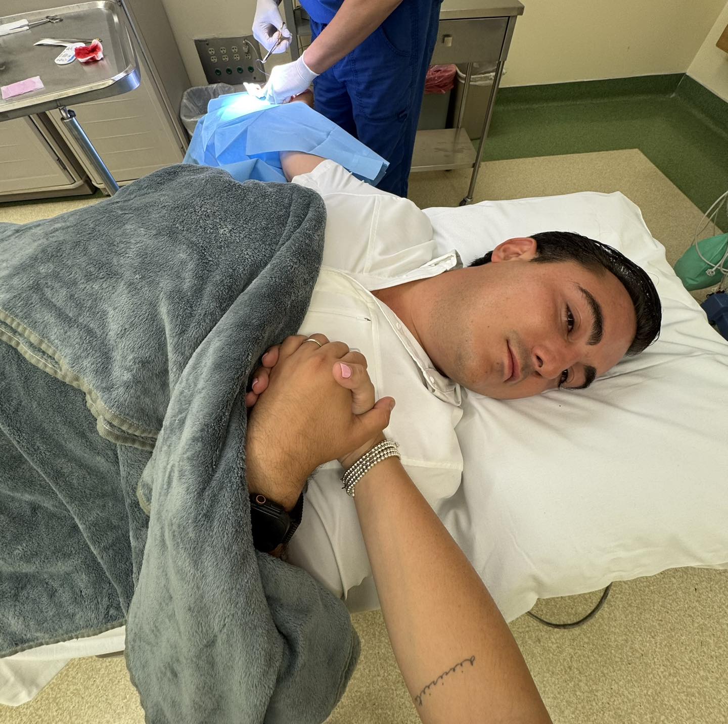 Alcalde de García es herido por león rescatado durante visita de seguimiento