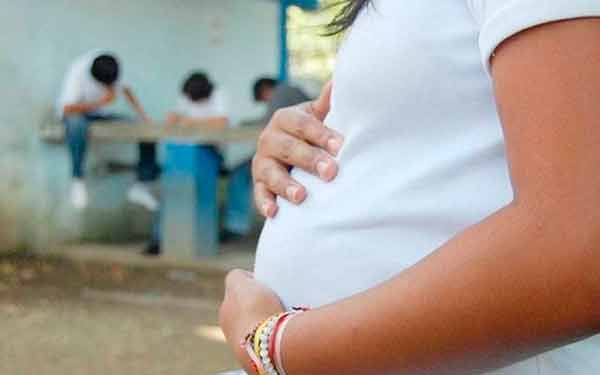 México reduce casi a la mitad los embarazos adolescentes en una década