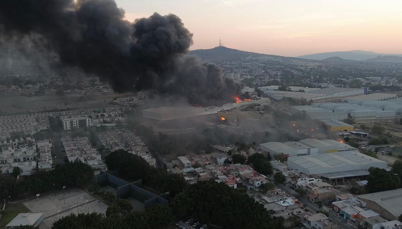 Avanza control de incendios en El Álamo Industrial; confirman dos personas fallecidas y 18 lesionadas