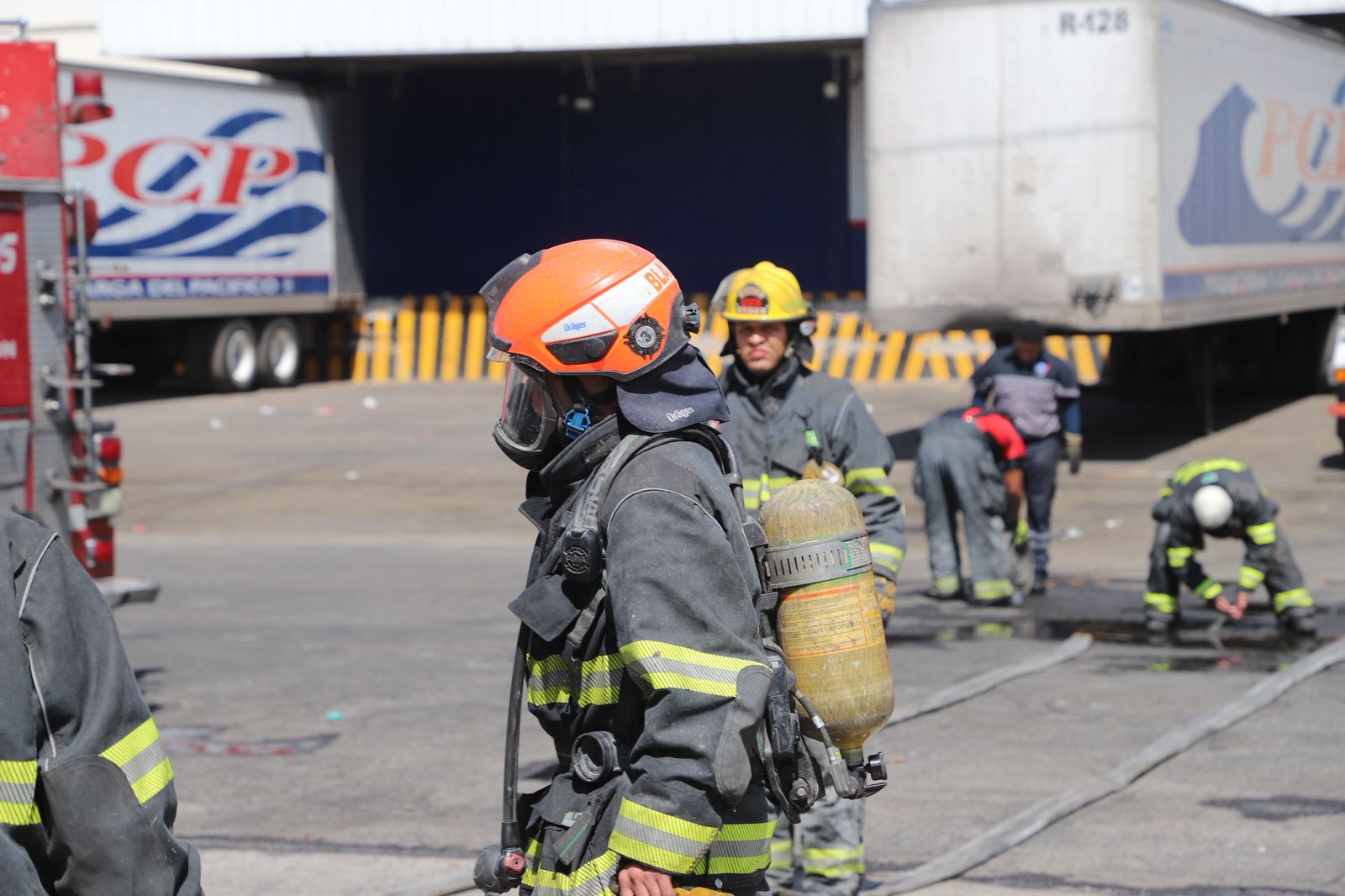Controlan incendio en Colón Industrial; autoridades continúan con maniobras de remoción