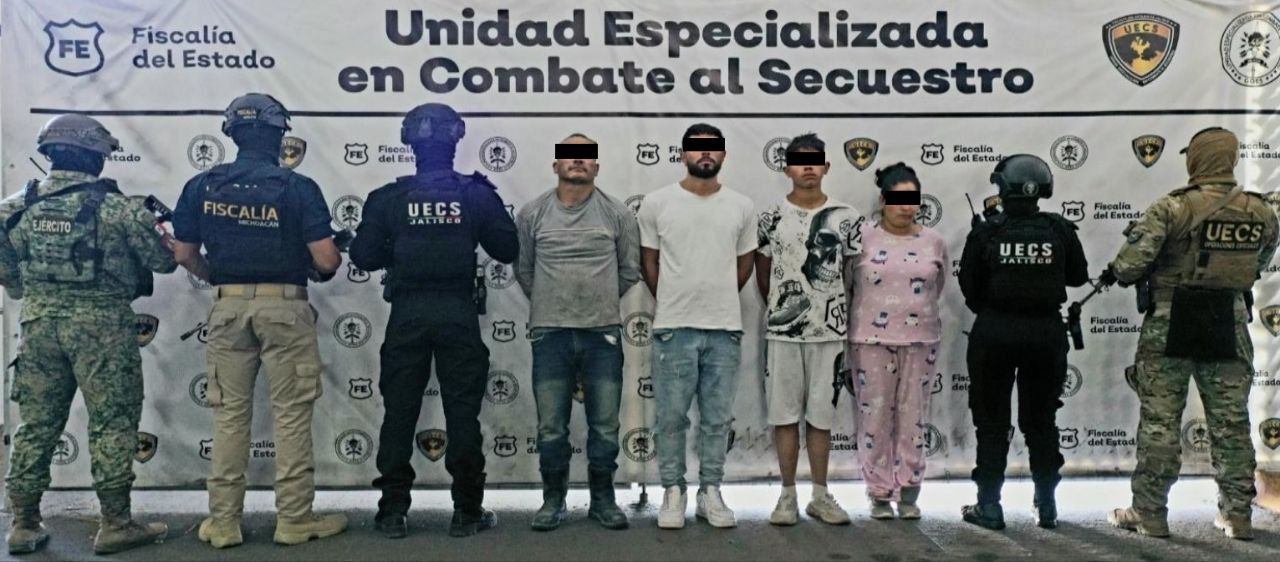 Detienen a cuatro personas por secuestro; aseguran armas y un rancho