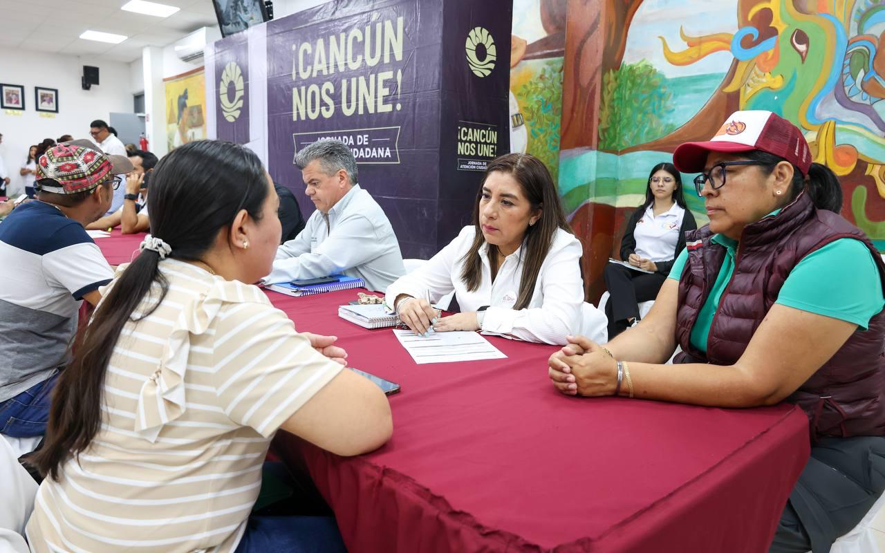 Realizan jornada “¡Cancún Nos Une!” en el Palacio Municipal con más de 100 servicios gratuitos