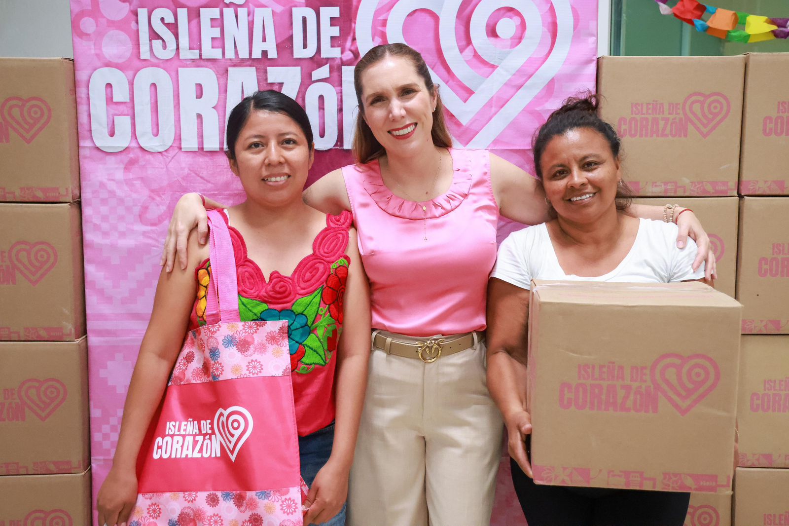 Atenea Gómez Ricalde lleva justicia social a mujeres de Zona Continental con el programa “Isleña de Corazón”