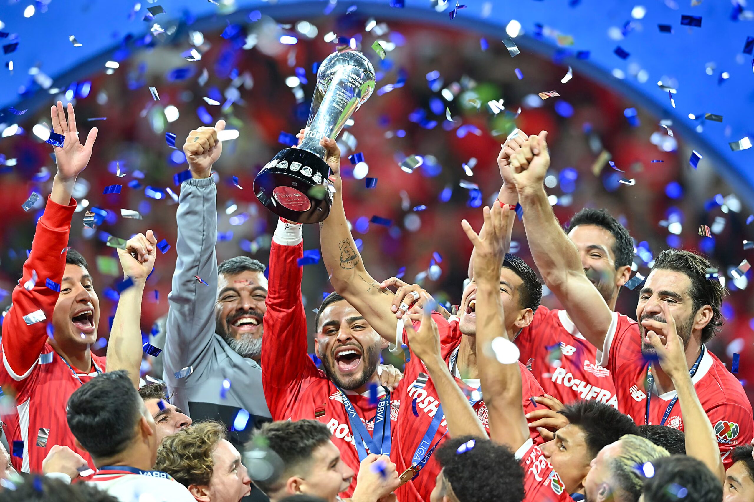 Toluca modifica su escudo tras el título