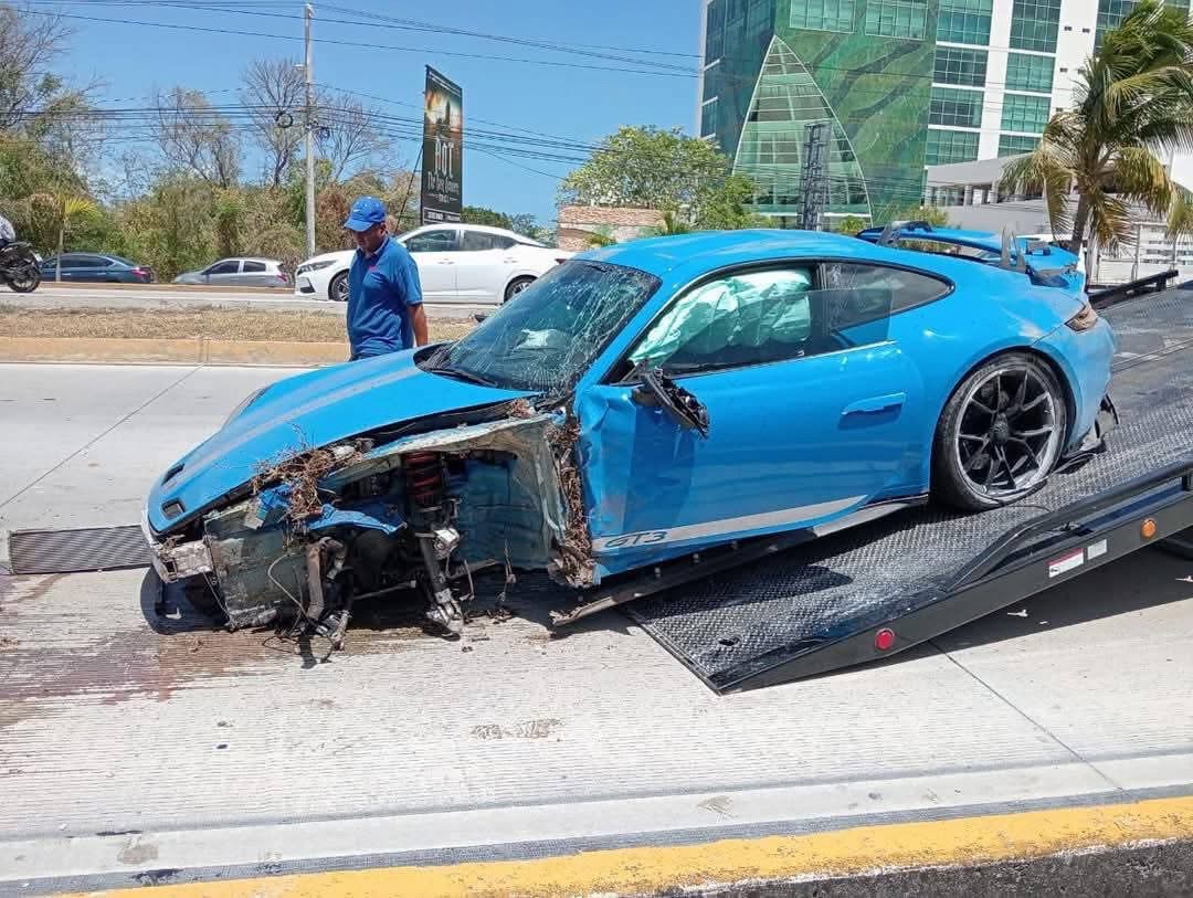 Porsche GT3 de 4 MDP termina destrozado en Cancún tras prueba fallida de mecánico