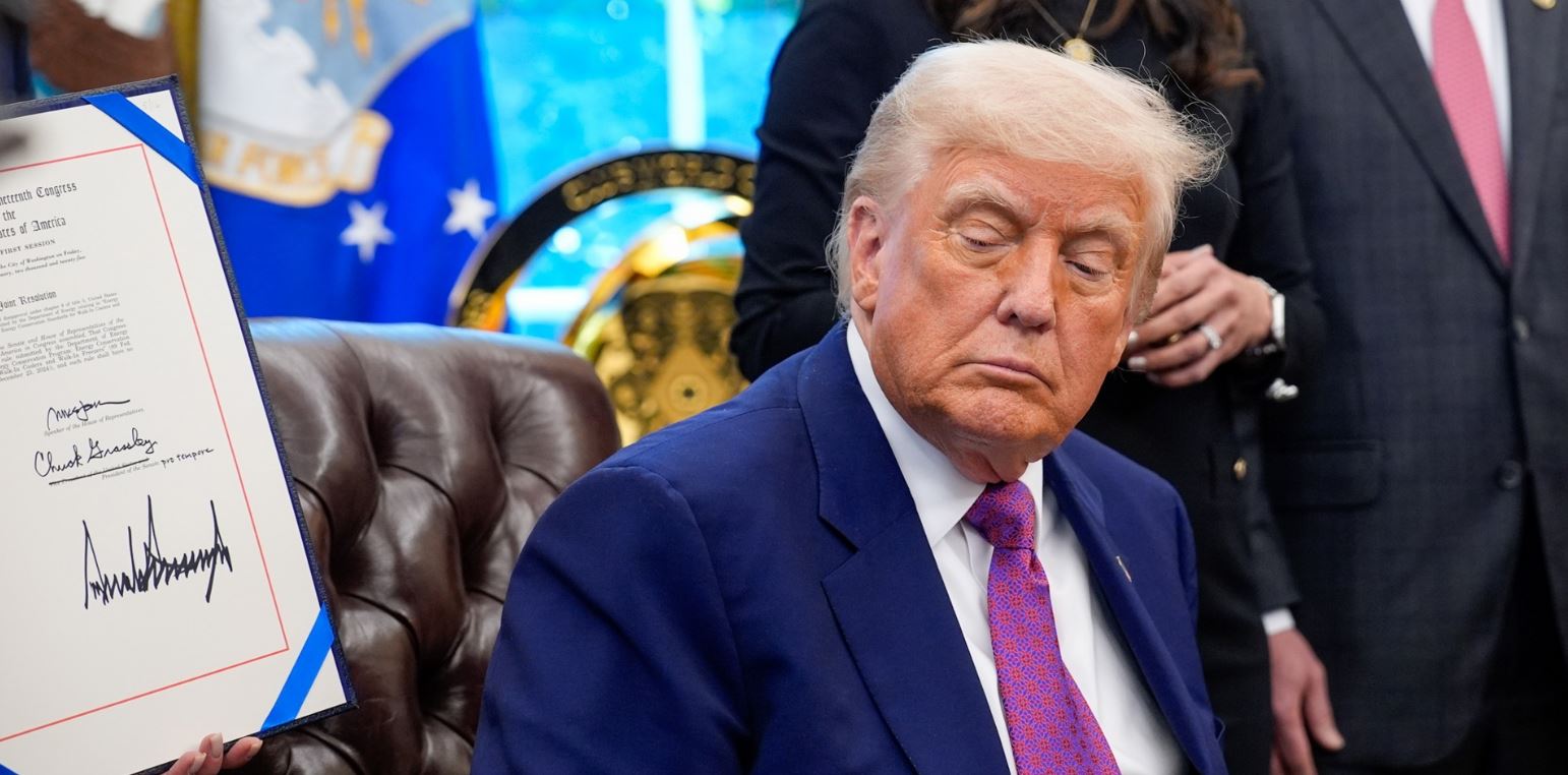 Trump ordenará este lunes reducción del 80 % en precios de medicinas con receta