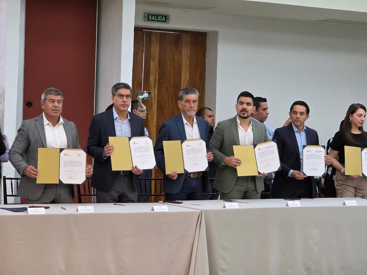 Pacta Guadalupe acuerdo para becas con la UANL