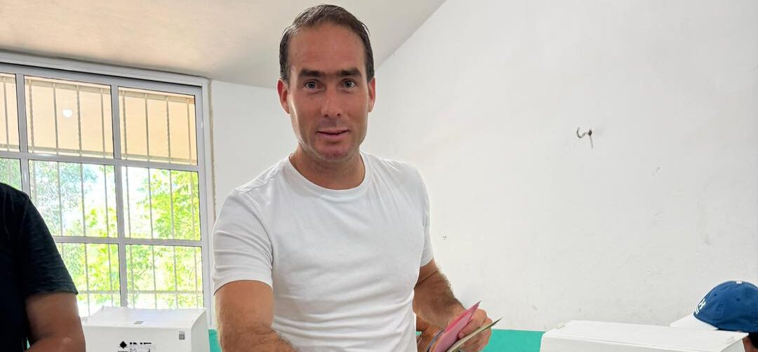 Diego Castañón acude a votar y llama a construir una justicia del pueblo y para el pueblo