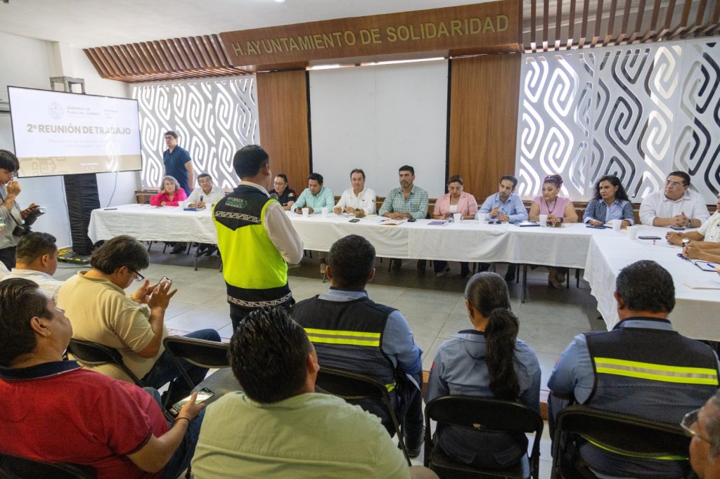 Gobierno de Estefanía Mercado hace equipo con empresas de servicios públicos y privados para poner orden y cuidar Playa del Carmen