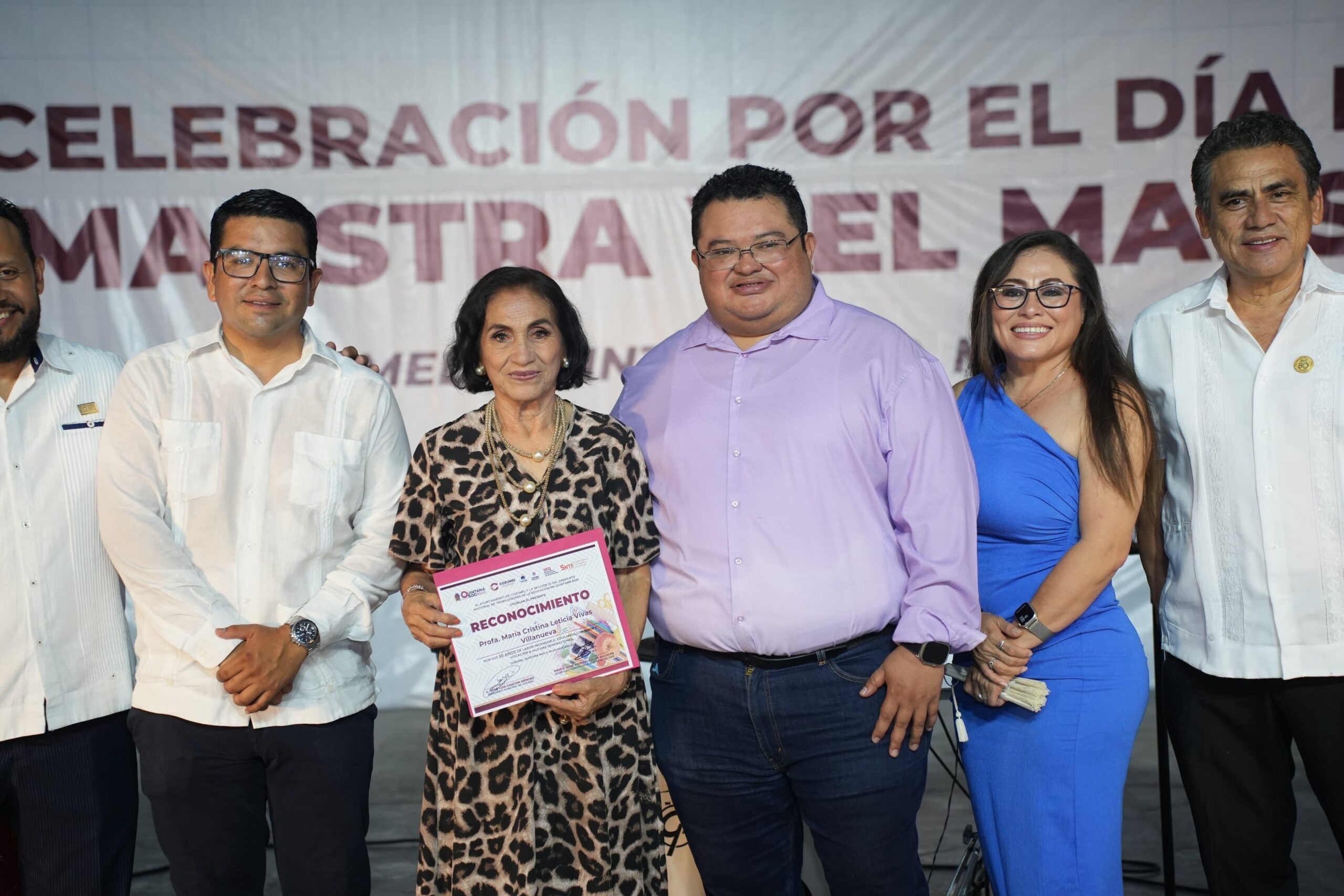 Chacón reafirma compromiso con la educación al celebrar el Día del maestro