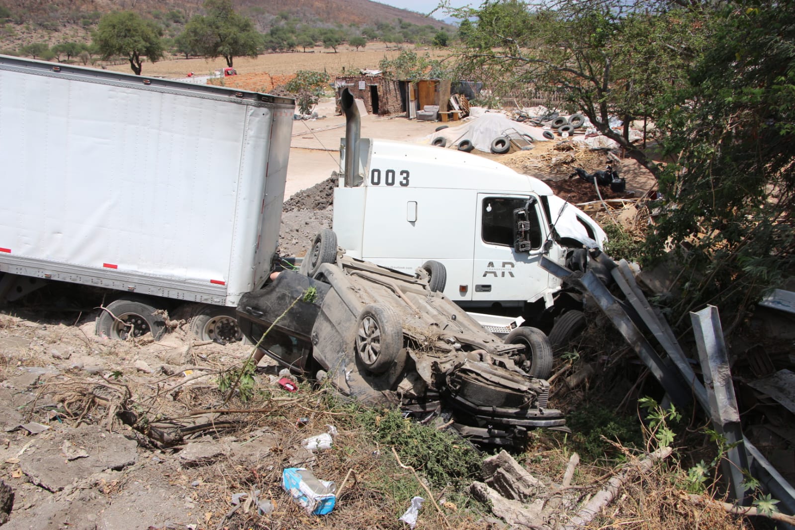 Impresionante choque múltiple en Tlajomulco dejó ocho lesionados
