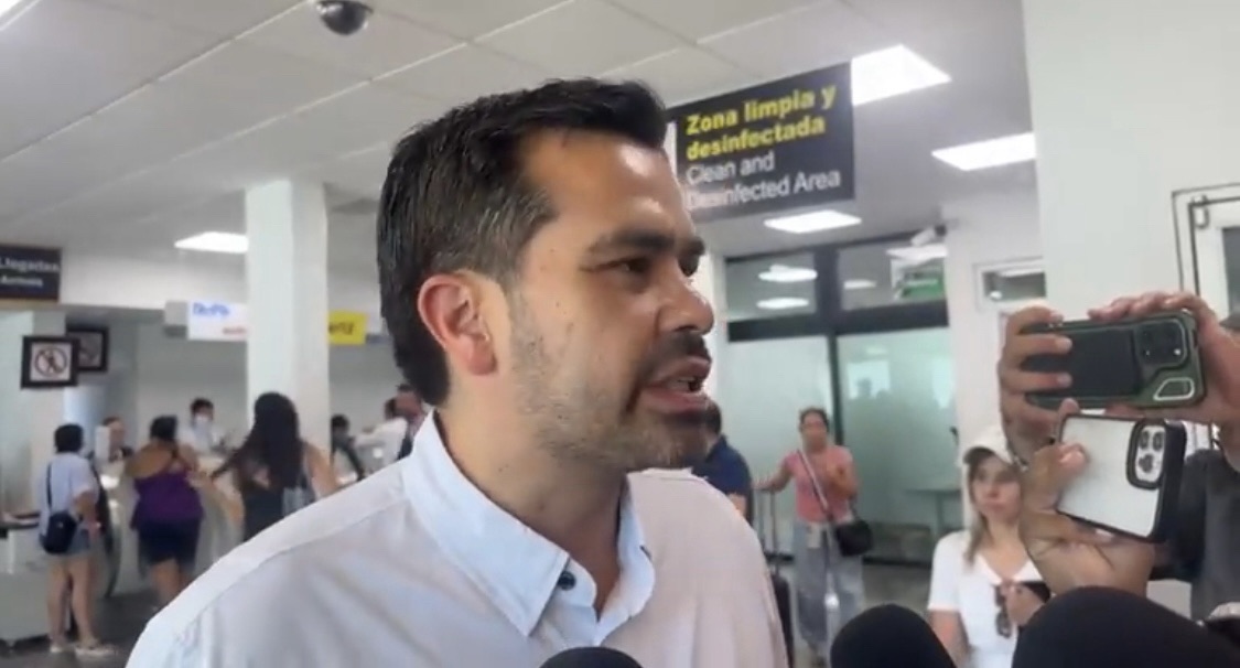 Álvarez Máynez evade cuestionamientos en Chetumal sobre polémico video y lujos de regidor de MC